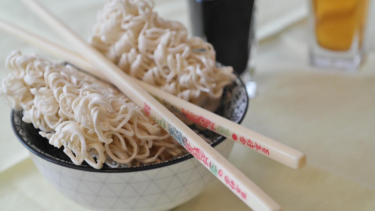 今麦郎拌面方便面，便捷美味的速食新选择
